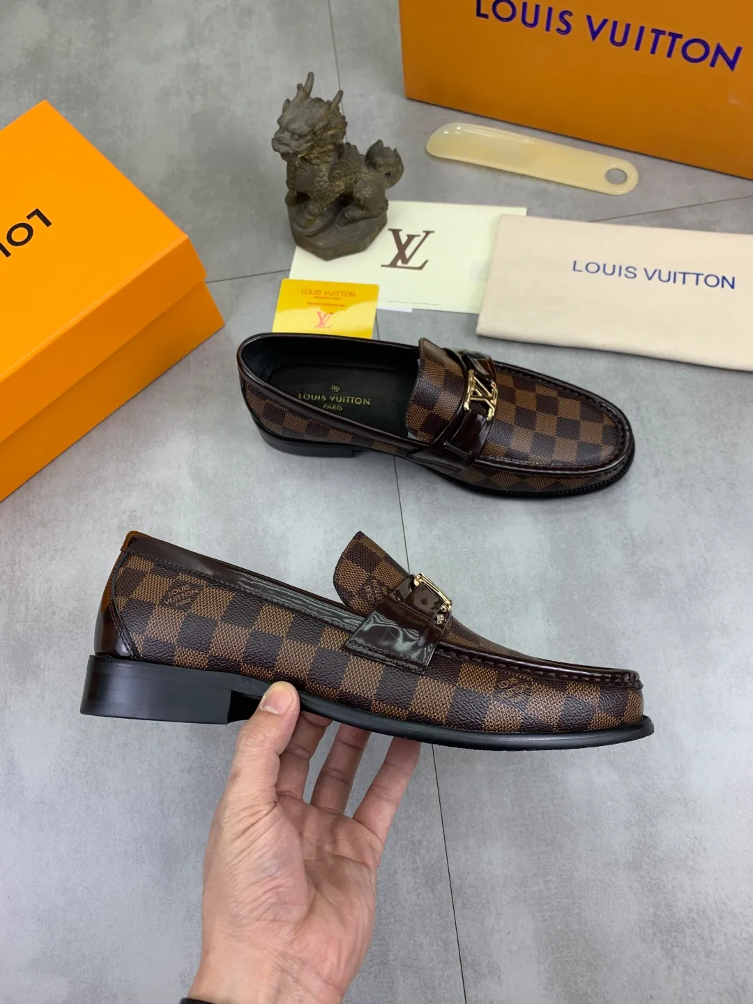 Men's men's shoes 💰P520 New style 💶[LOUIS VUITTON] Water-dyed Niuli Original order New style 🍀LV Louis Vuitton *——Top version of LV classic leather shoes! Made of imported original calfskin, original leather side strips and wear-resistant high-end rubber outsole! High quality products! Color: Black optional Size: 39-44 (45 customized)